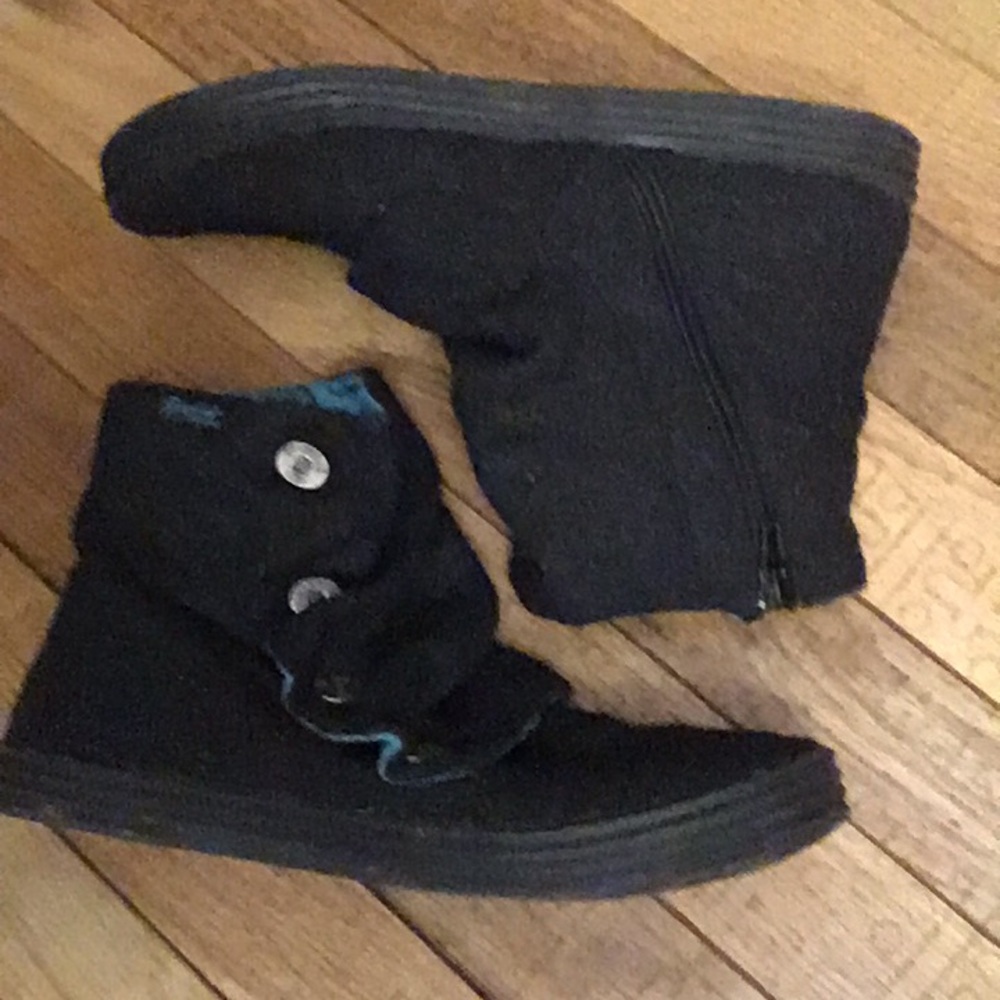 Wool blowfish booties